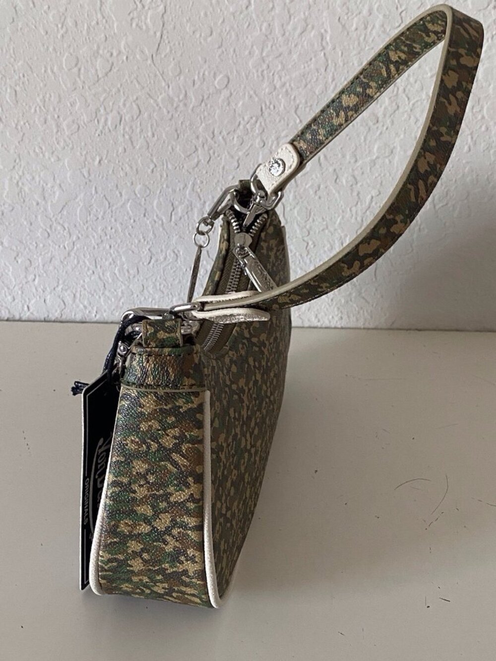 Von Dutch Shoulder Bag Green Khaki Camo Print W/Charms Logo NEW - Picture 6 of 14